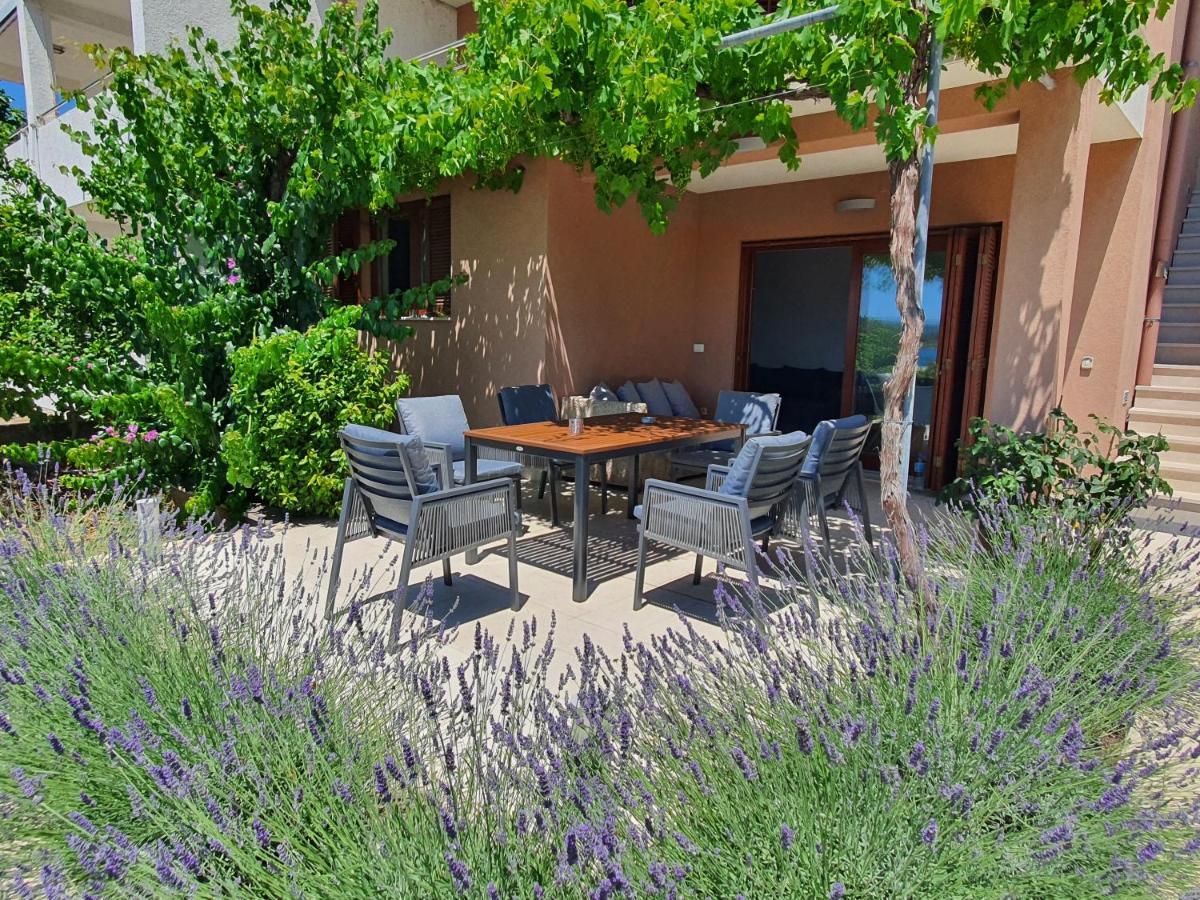 Apartments Villa Oliva Turanj Luaran gambar