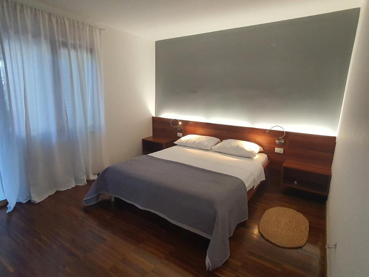 Apartments Villa Oliva Turanj Luaran gambar