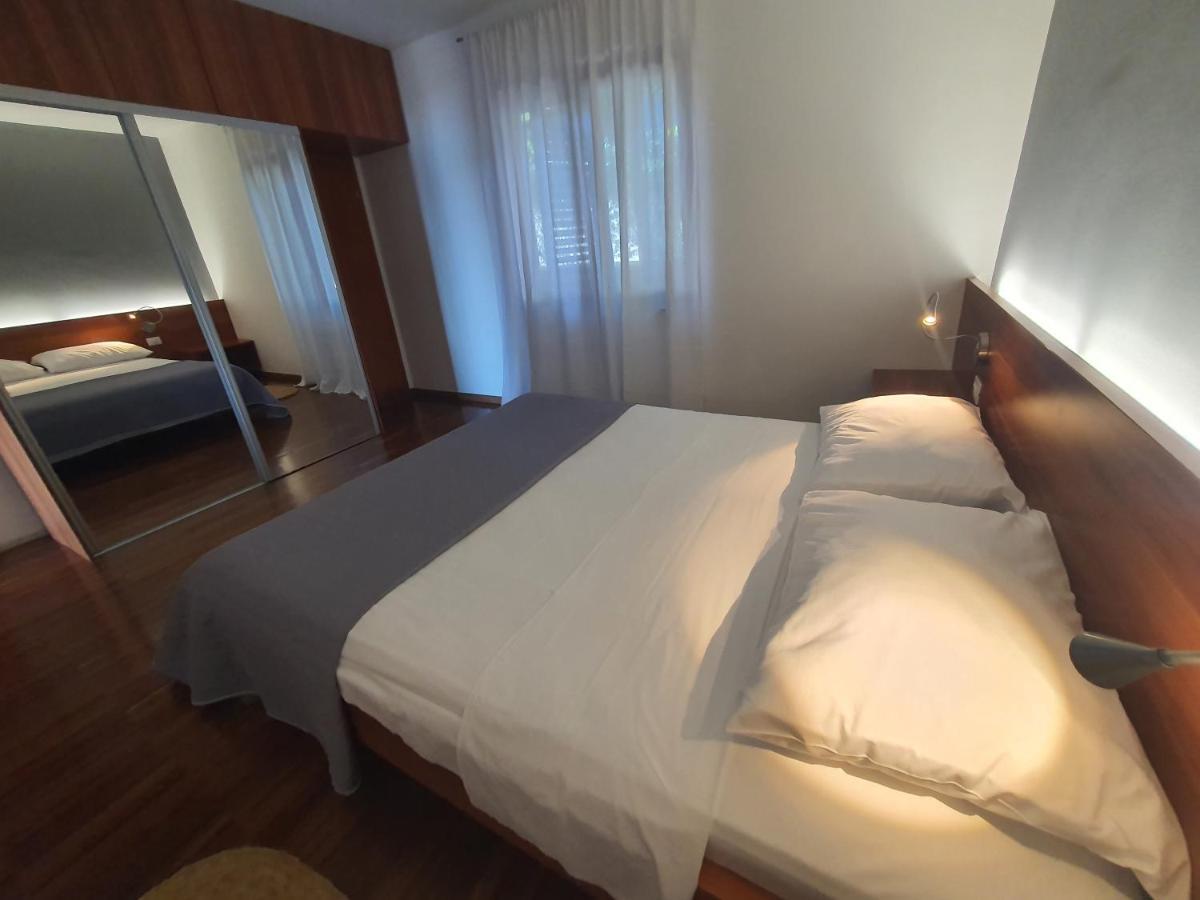 Apartments Villa Oliva Turanj Luaran gambar
