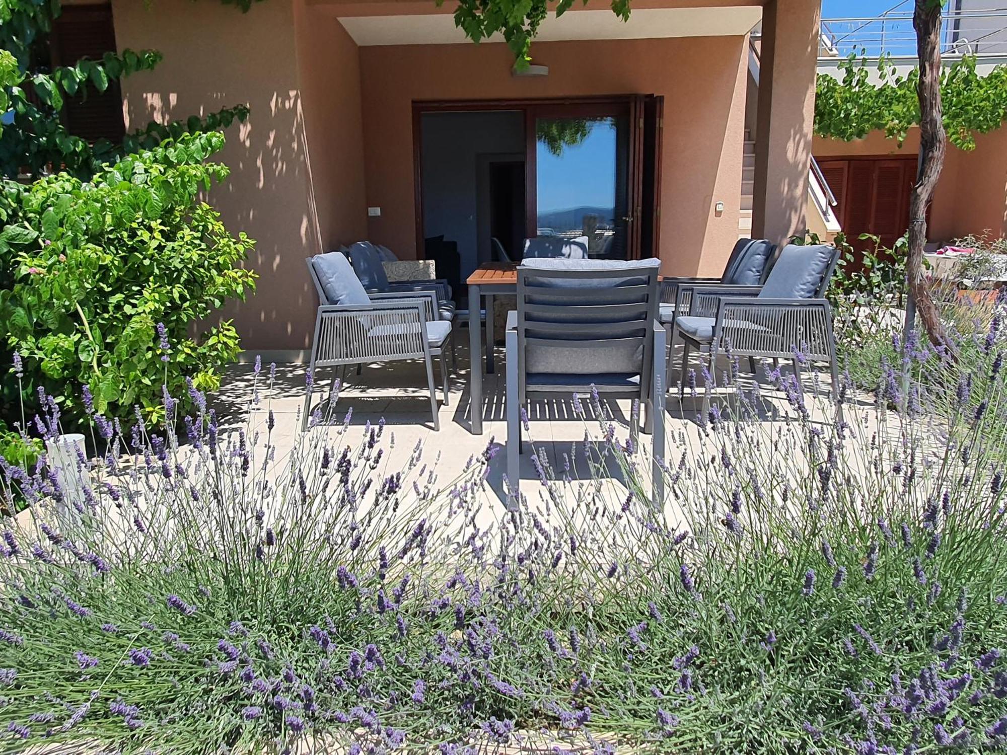 Apartments Villa Oliva Turanj Bilik gambar