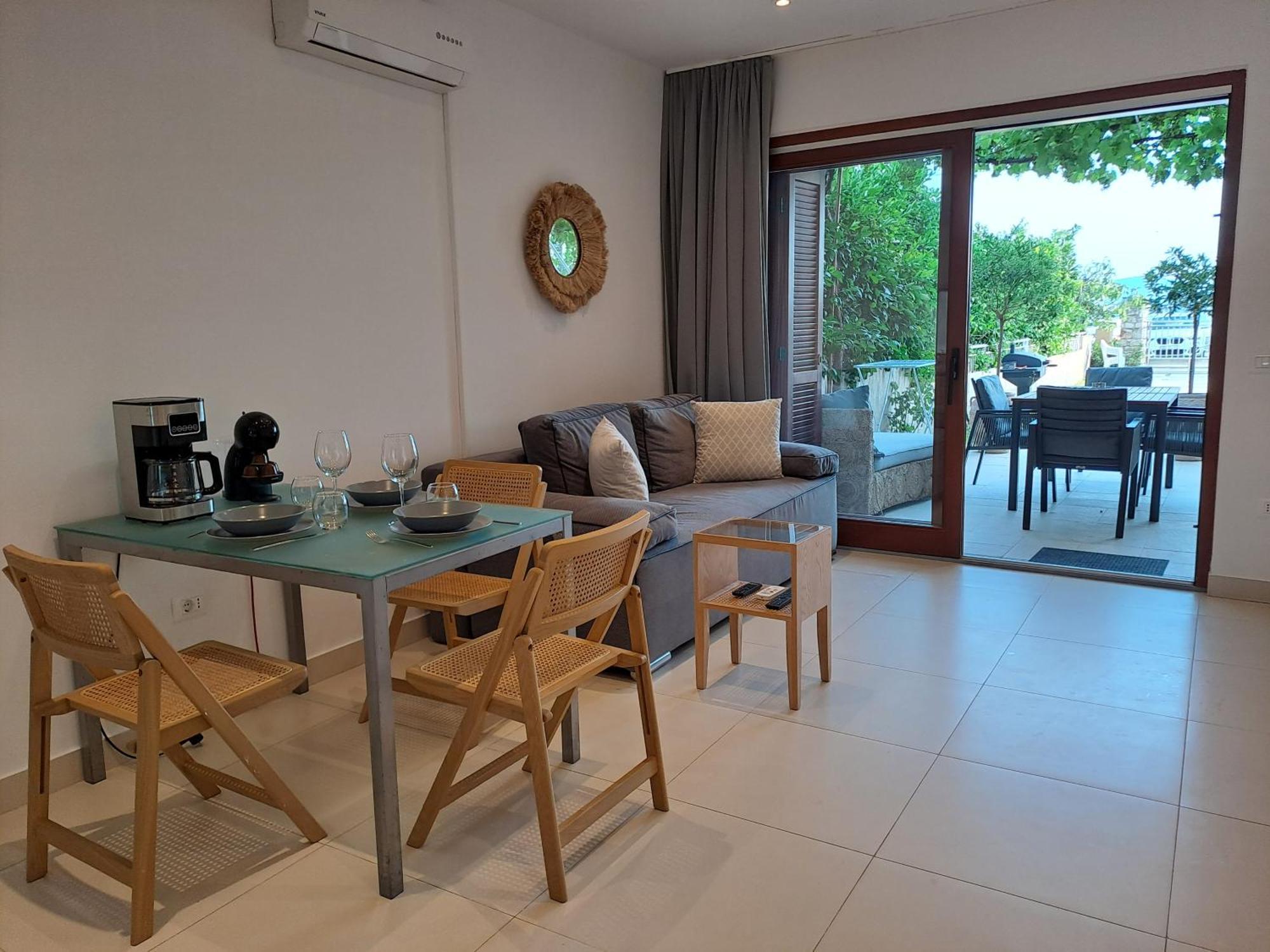 Apartments Villa Oliva Turanj Bilik gambar