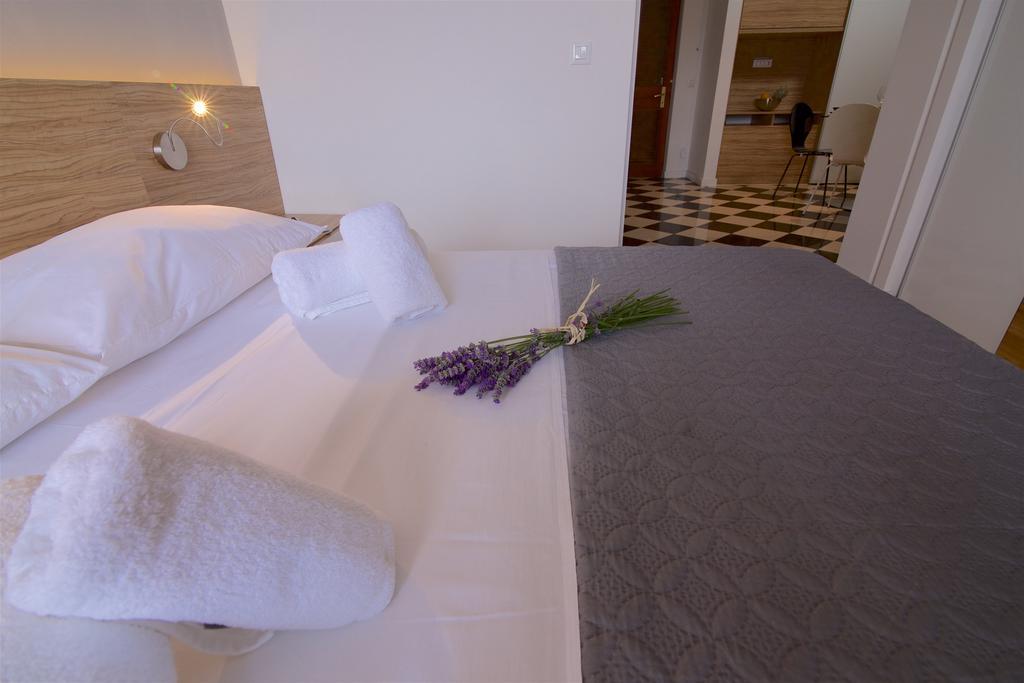 Apartments Villa Oliva Turanj Luaran gambar