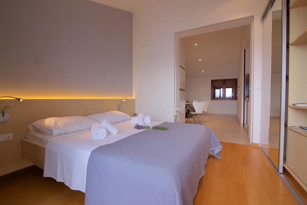 Apartments Villa Oliva Turanj Luaran gambar